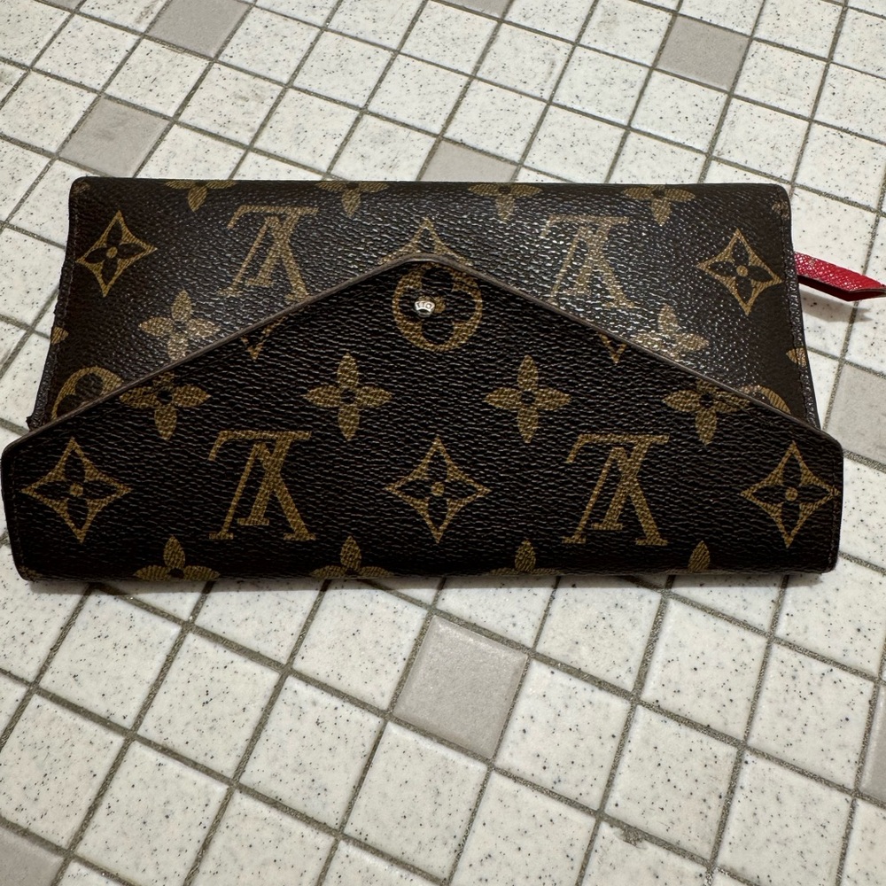 Louis Vuitton Wallet - Picture 3 of 8